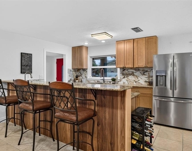 1667 N Dakota Avenue Ne - Photo Thumbnail 9