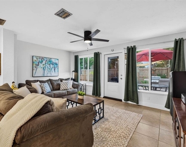 1667 N Dakota Avenue Ne - Photo Thumbnail 3