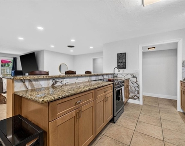 1667 N Dakota Avenue Ne - Photo Thumbnail 7