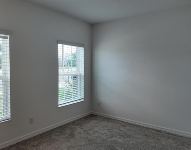 4272 Deleon Street - Photo Thumbnail 3