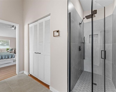 5521 Oak Street - Photo Thumbnail 6