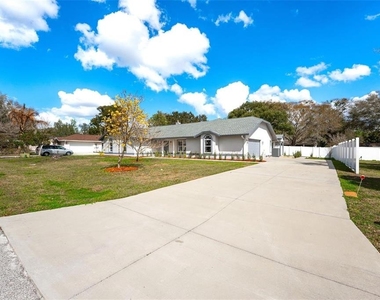 5521 Oak Street - Photo Thumbnail 1