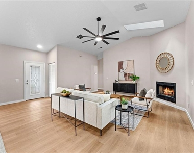 5521 Oak Street - Photo Thumbnail 4