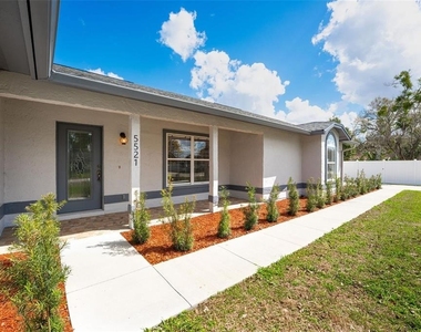 5521 Oak Street - Photo Thumbnail 2