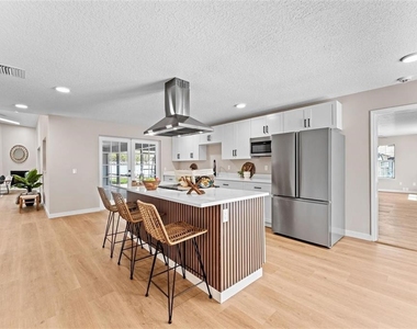 5521 Oak Street - Photo Thumbnail 3