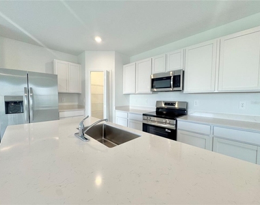 1938 Sarah Street - Photo Thumbnail 4
