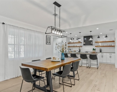 4475 Nw 80th Terrace - Photo Thumbnail 7