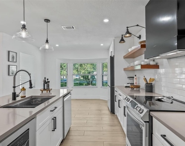 4475 Nw 80th Terrace - Photo Thumbnail 12