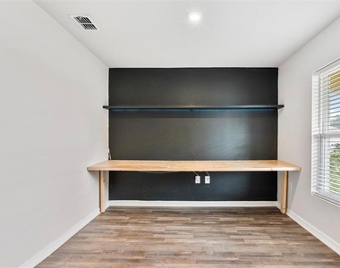 1463 Swan Court - Photo Thumbnail 5