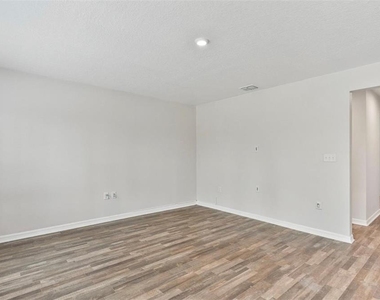 1463 Swan Court - Photo Thumbnail 6