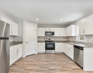 1463 Swan Court - Photo Thumbnail 3