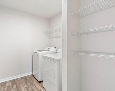 1463 Swan Court - Photo Thumbnail 13