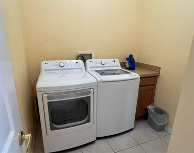 2642 Maggiore Circle - Photo Thumbnail 15