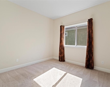 354 Park Lake Drive - Photo Thumbnail 18