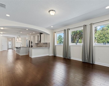 354 Park Lake Drive - Photo Thumbnail 4