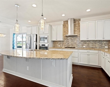 354 Park Lake Drive - Photo Thumbnail 10