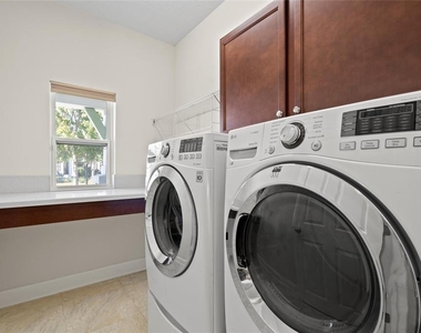 354 Park Lake Drive - Photo Thumbnail 21
