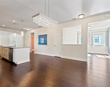 354 Park Lake Drive - Photo Thumbnail 5