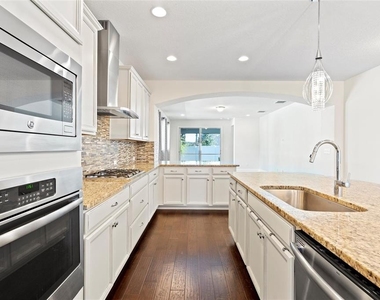354 Park Lake Drive - Photo Thumbnail 8