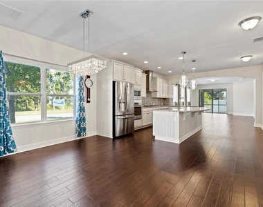 354 Park Lake Drive - Photo Thumbnail 6