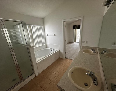 4795 Cumbrian Lakes Drive - Photo Thumbnail 11