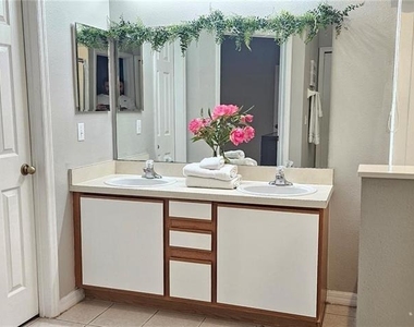 179 Emeraldview Avenue - Photo Thumbnail 8