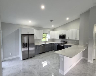 447 Wickham Avenue S - Photo Thumbnail 4