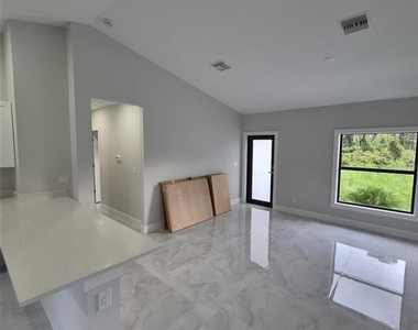 447 Wickham Avenue S - Photo Thumbnail 8