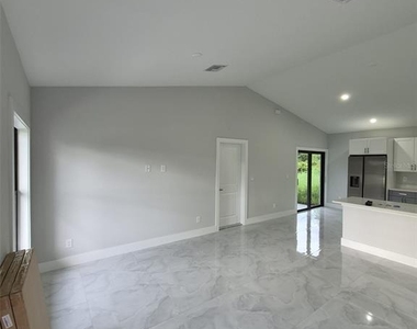 447 Wickham Avenue S - Photo Thumbnail 3