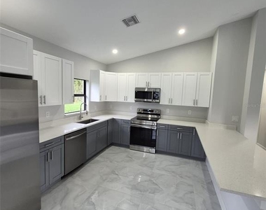 447 Wickham Avenue S - Photo Thumbnail 9