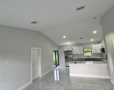 447 Wickham Avenue S - Photo Thumbnail 6