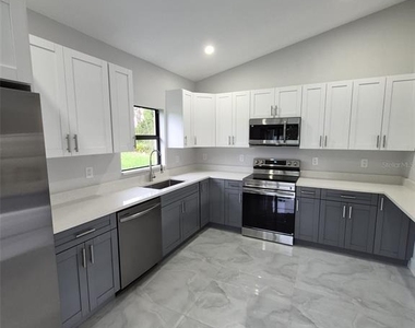 447 Wickham Avenue S - Photo Thumbnail 11
