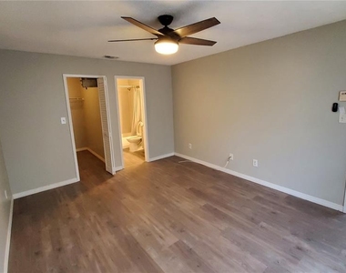 4858 S Semoran Boulevard - Photo Thumbnail 14