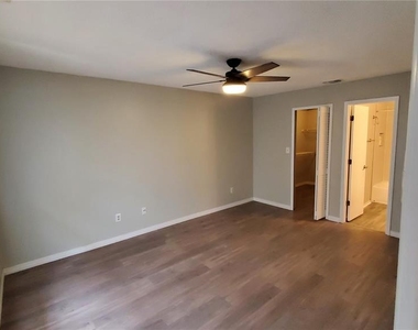 4858 S Semoran Boulevard - Photo Thumbnail 13