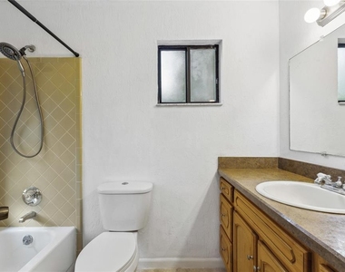 1716 Sw 77th Terrace - Photo Thumbnail 8