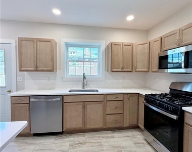 2305 Allen Street - Photo Thumbnail 4