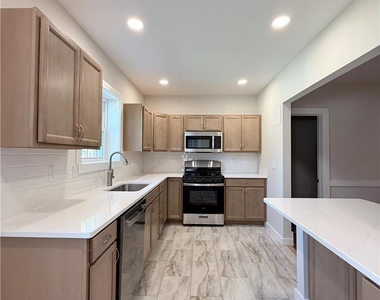2305 Allen Street - Photo Thumbnail 8