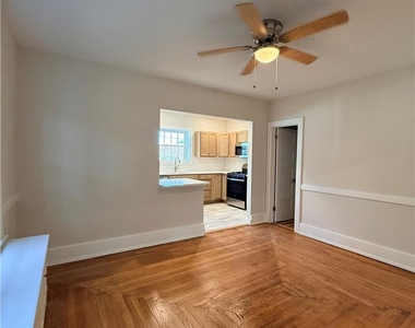 2305 Allen Street - Photo Thumbnail 12