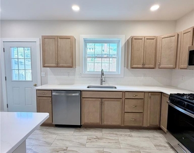 2305 Allen Street - Photo Thumbnail 6