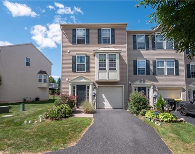 7835 Red Hawk Court - Photo Thumbnail 5
