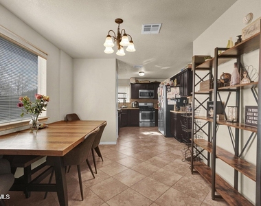 12776 Raul Mendiola Lane - Photo Thumbnail 8