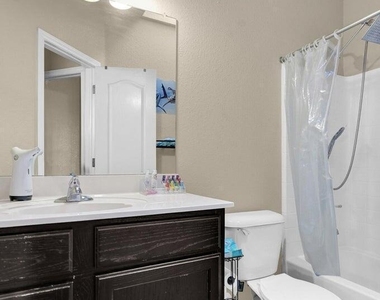 12776 Raul Mendiola Lane - Photo Thumbnail 7