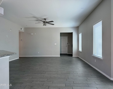 909 Malven Place - Photo Thumbnail 2