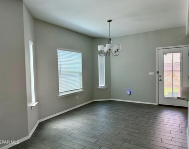 909 Malven Place - Photo Thumbnail 5