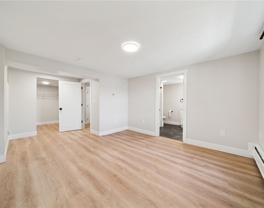 612 Hopkins St - Photo Thumbnail 5