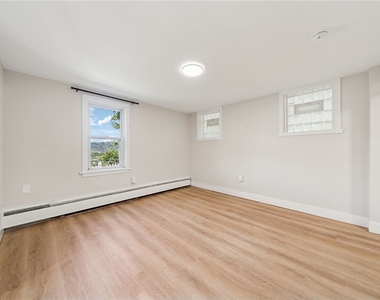 612 Hopkins St - Photo Thumbnail 6