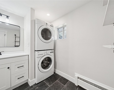 612 Hopkins St - Photo Thumbnail 8