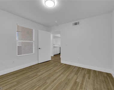 8101 W Flamingo Road - Photo Thumbnail 11