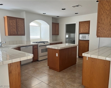 10878 Royal Highlands Street - Photo Thumbnail 4