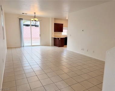 6212 W Cougar Avenue - Photo Thumbnail 2